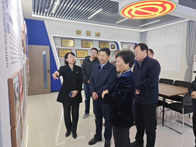 大鸡巴抄逼2025年05月09日上午 安阳市人大常委会副主任、市总工会党组书记、主席夏军一行莅临华阳电磁铁参观调研；对公司2023年全国五一劳动奖章获得者汪利娜慰问，并听取劳模工作室相关情况汇报